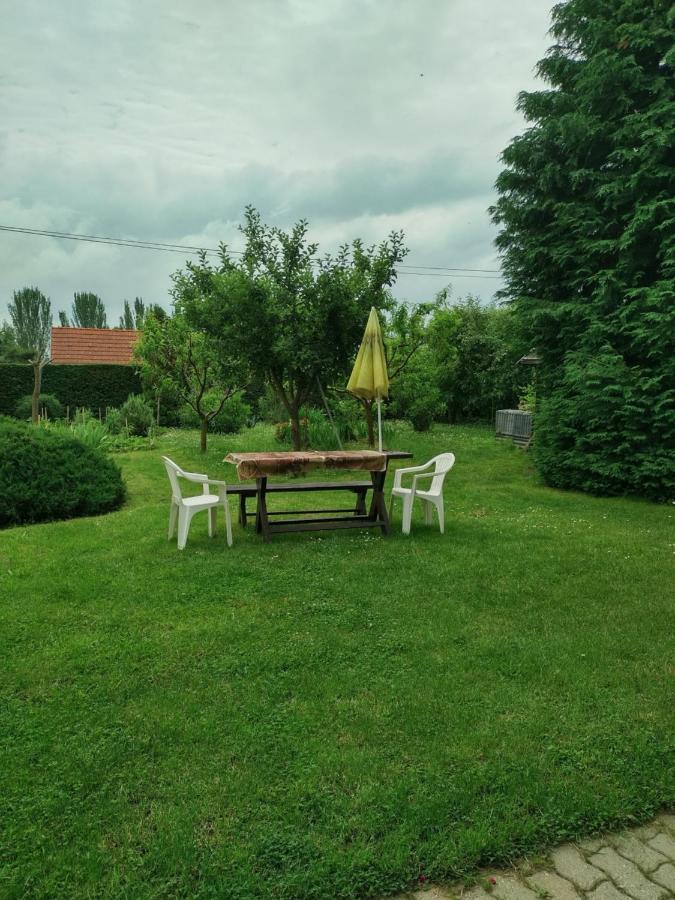 Ferienwohnung Ibolya Apartman Badacsony Exterior foto